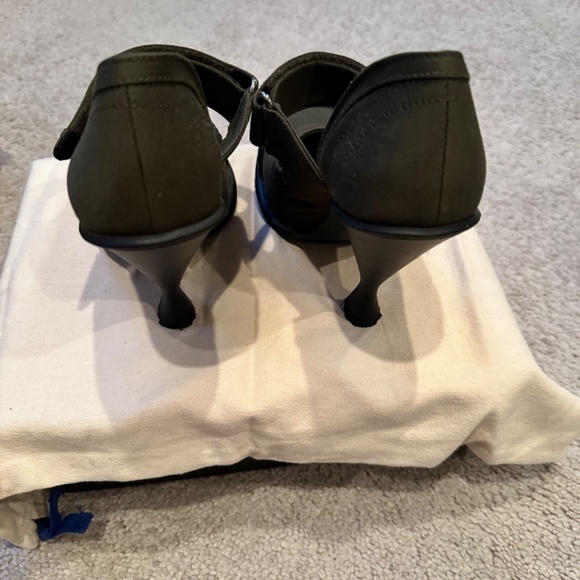 Prada Fabric Mary Jane Rubber Cap Toe Pump Size 8 - Picture 5 of 7